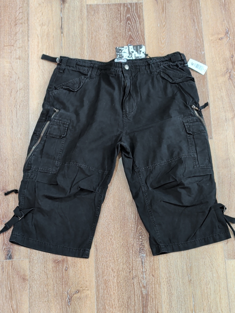 Chor Long Strappy Baggy Cargo Shorts - Size 38x17 NWT